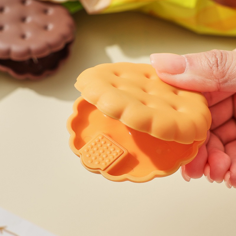 2pcs White/Yellow Cookie-Shape - مراجعة Yellow Food Snacks وسعره