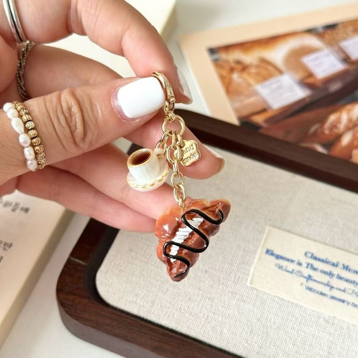 Croissant and Coffee Design Re - مراجعة Food Zinc وسعره